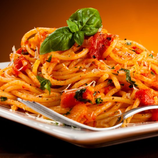 Спагеті з томатним соусом