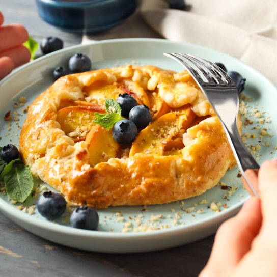 Галета з фруктами та ягодами