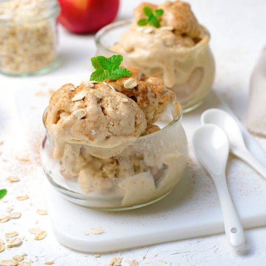 Морозиво з яблук та кориці