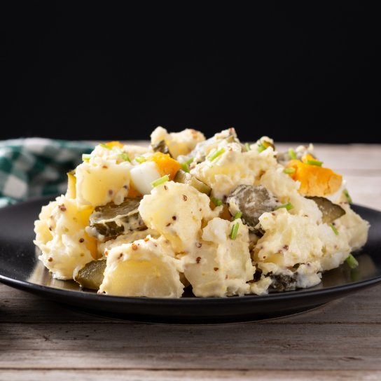 Картопляний салат з малосольним огірком