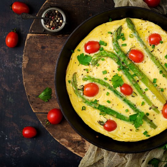 омлет с помидорами