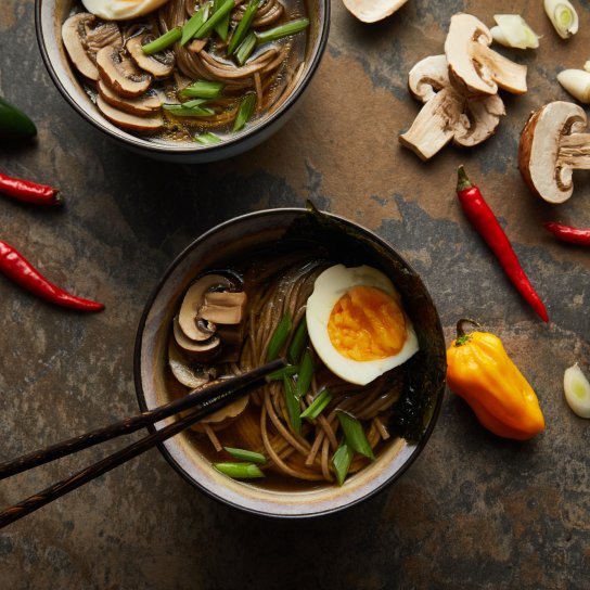 Китайська страва і палички