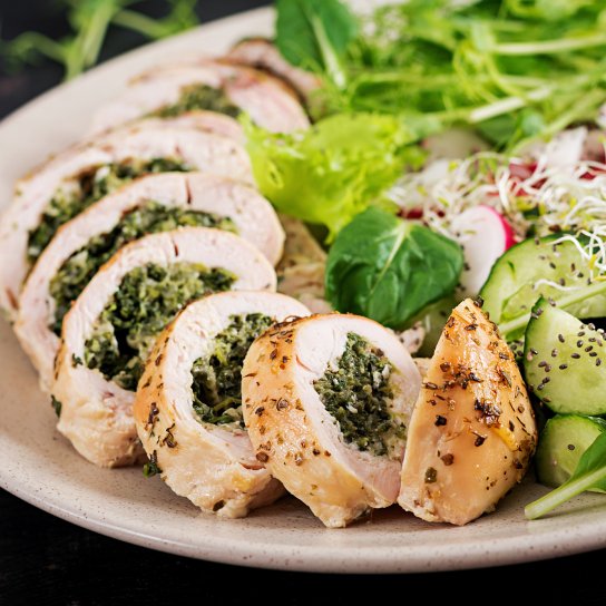 Куряча грудка, фарширована шпинатом та артишоками