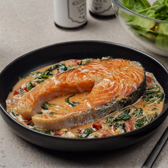 Лосось по-тосканськи у вершковому соусі