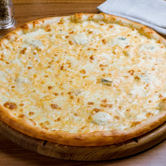 Піца з моцарелою та рикотою