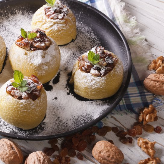 Яблука, запечені з сухофруктами