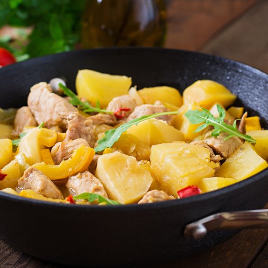 Тушкована картопля з тушонкою