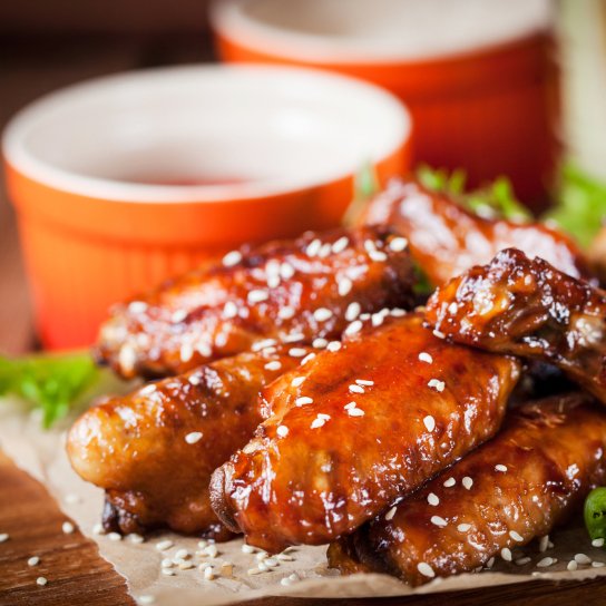 курячі крильця з кунжутом