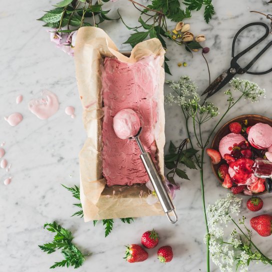 Веганське полуничне морозиво