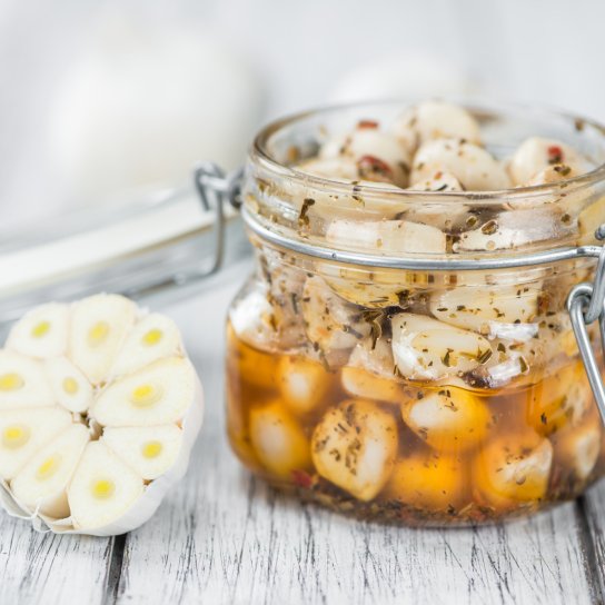 Часник у банці