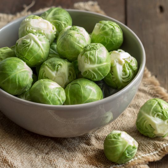 кошик з брюссельскою капустою