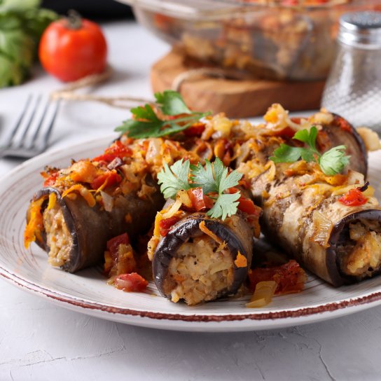 Баклажанові рулетики з фаршем і рисом