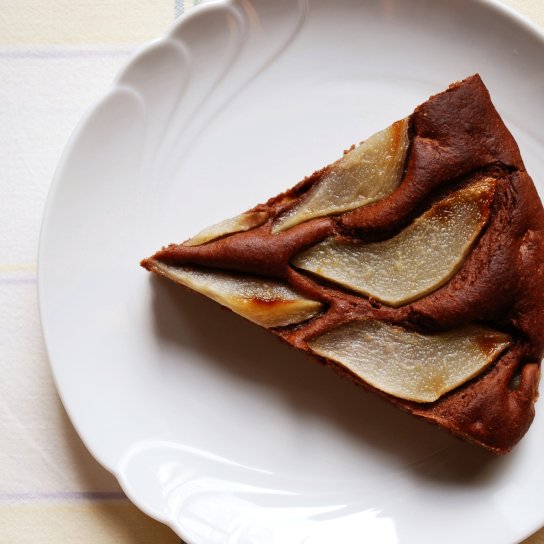 Шоколадний пиріг з грушами