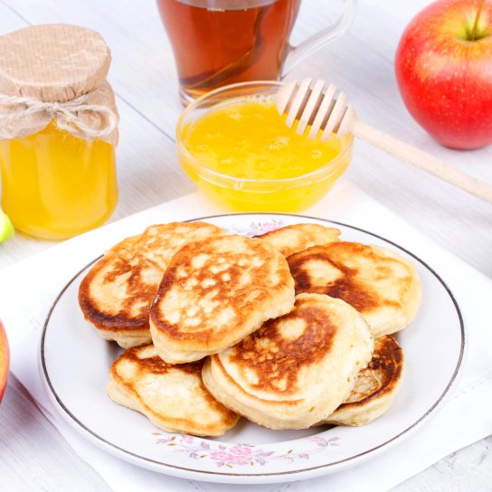 Оладки з яблуками