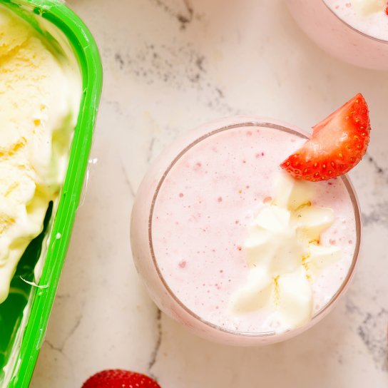 Полуничний мілкшейк