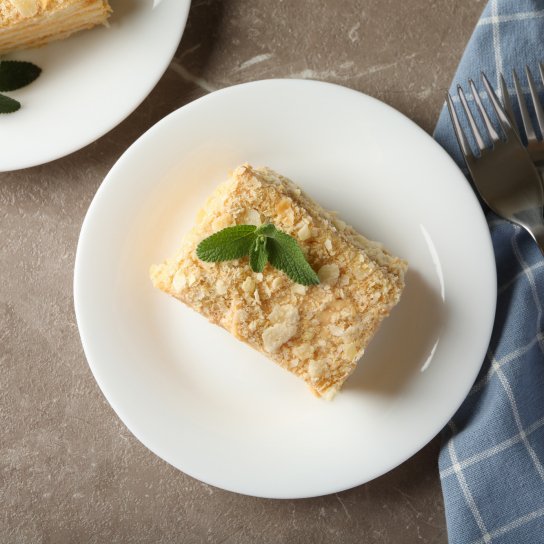 Пікантний “Наполеон” зі шпинатом і капустою