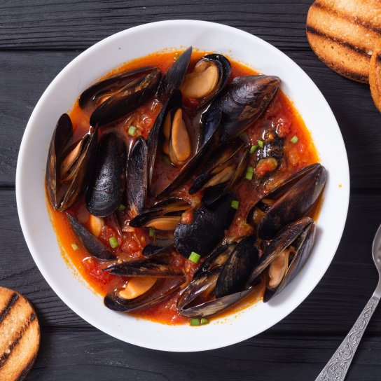 Мідії з томатами