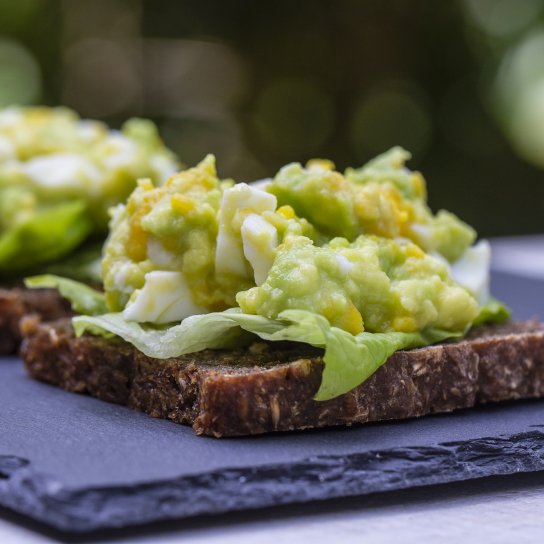 Яєчна намазка з авокадо