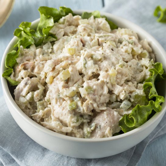 Салат з консервованим тунцем і кукурудзою