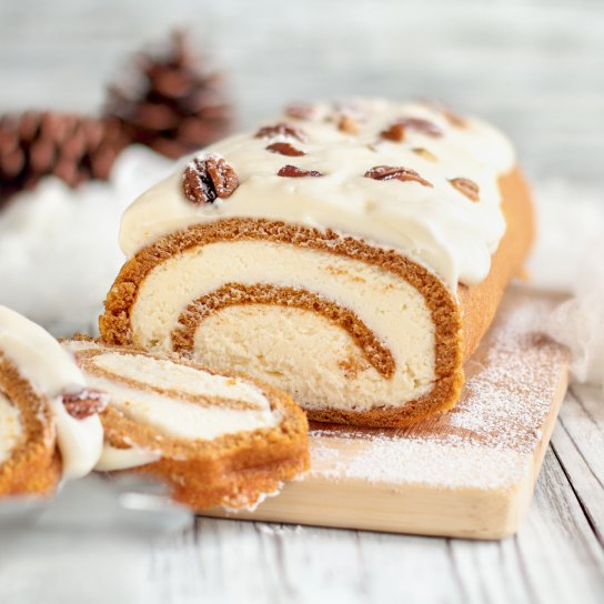 Гарбузовий рулет з начинкою із вершкового сиру