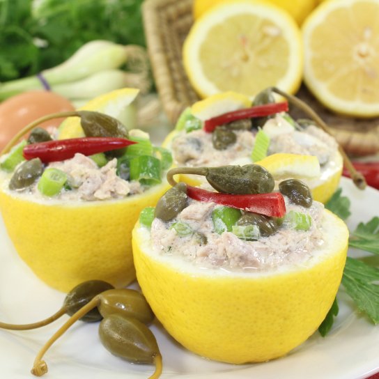 Салат в лимонах