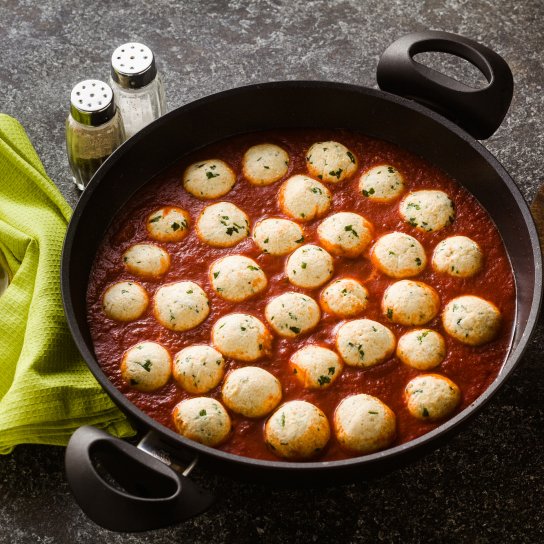 Сирні кульки в томатному соусі: рецепт