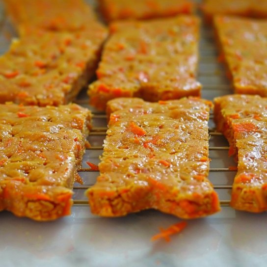 Смаколики для песиків із сирої моркви