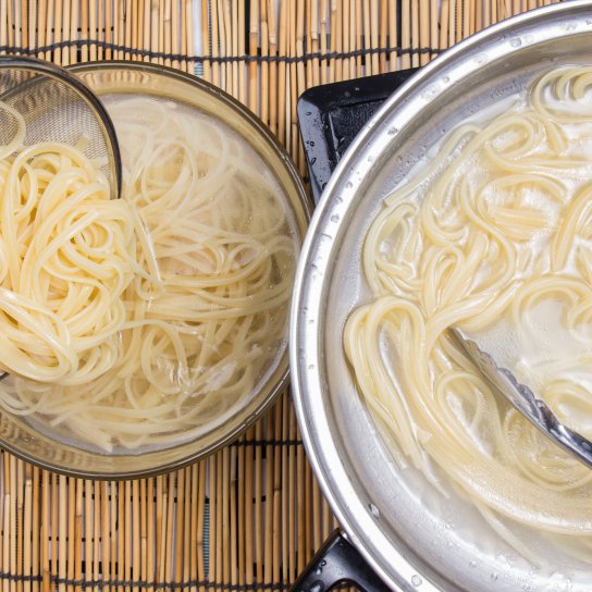 Чому не можна виливати воду з-під пасти