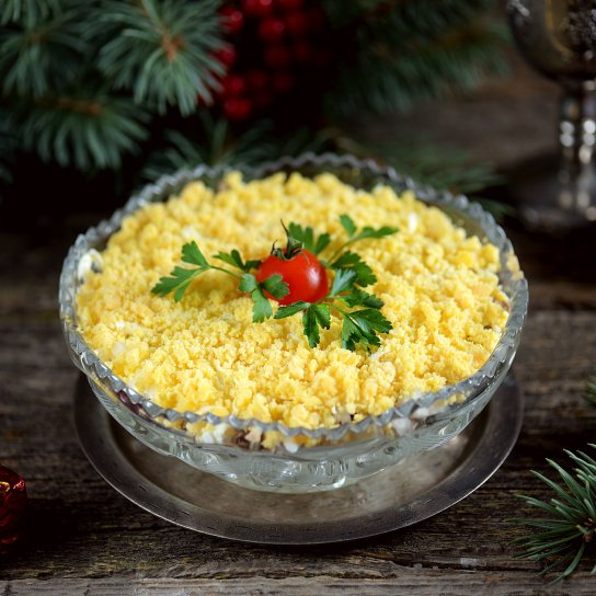 салат «Мімоза» на столі