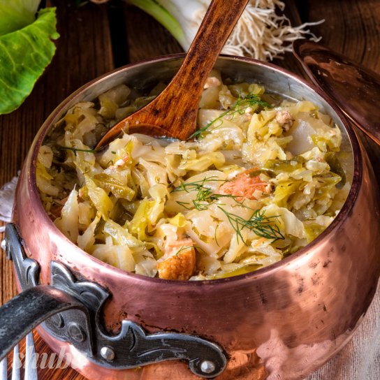 Молода капуста з беконом