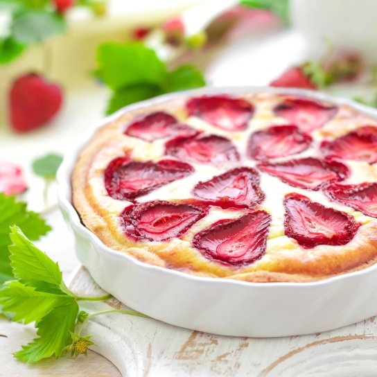 Манник з полуницею