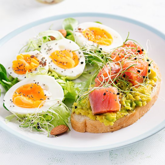 Бутерброды с авокадо и слабосоленой семгой