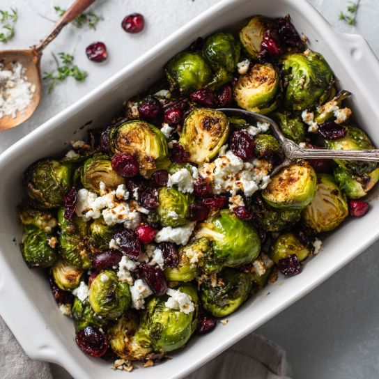 Печена брюссельска капуста з журавлиною