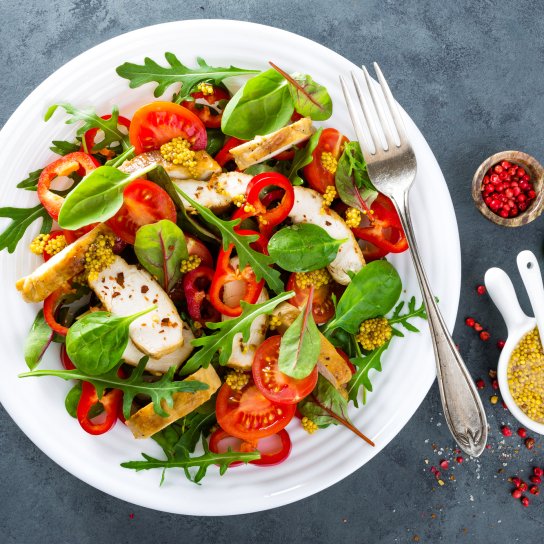 Салат з курчам і шпинатом