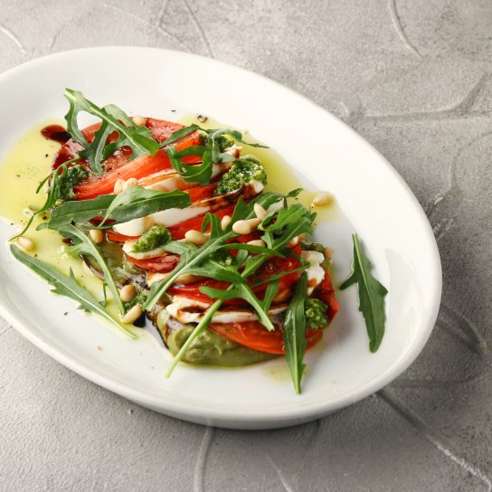 Салат капрезе з авокадо