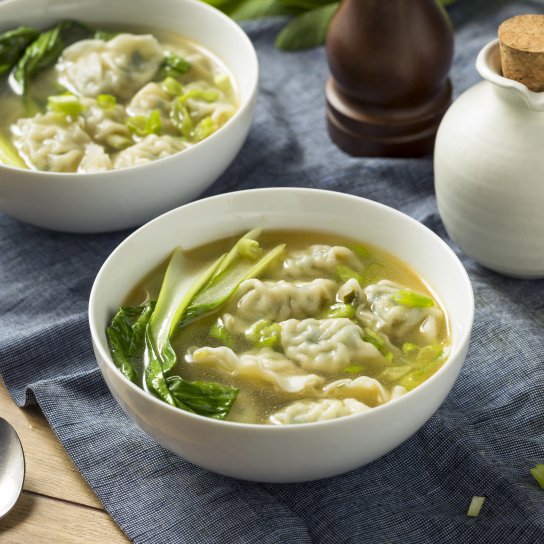 Пельмені в сирному бульйоні