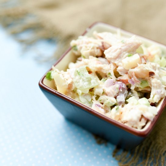 Селянський салат з копченою куркою