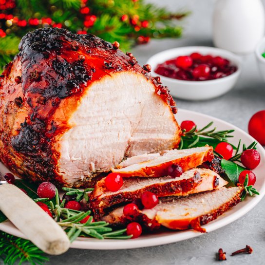 Свинина, глазурована медом та ананасом