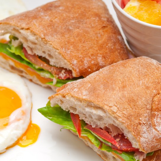 Сендвіч із крабовим м’ясом і сиром