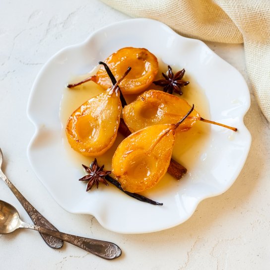 Груша у білому вині