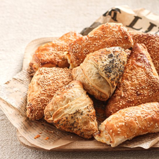 Слойки зі шпротами та чері