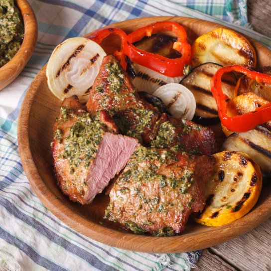 Телятина з соусом песто