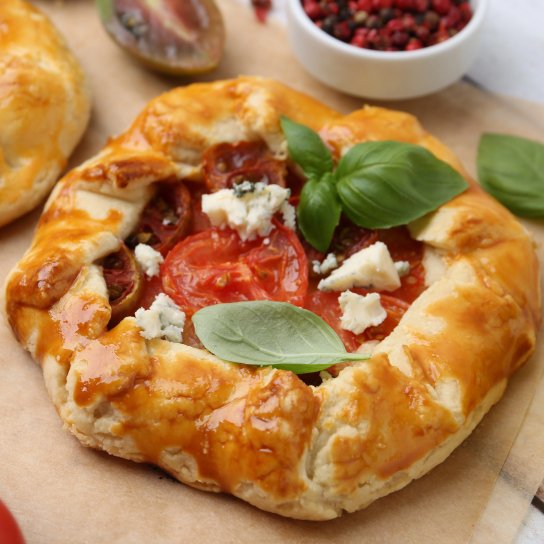 Житня галета з томатами та фетою