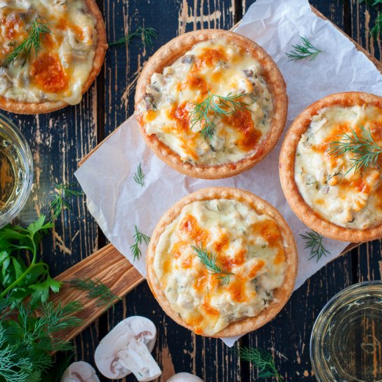 Тарталетки с баклажанами и сыром