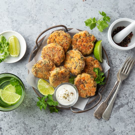 Галети з кіноа з соусом з авокадо