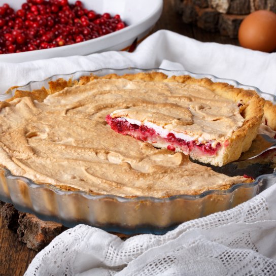 Пиріг з журавлиною і безе