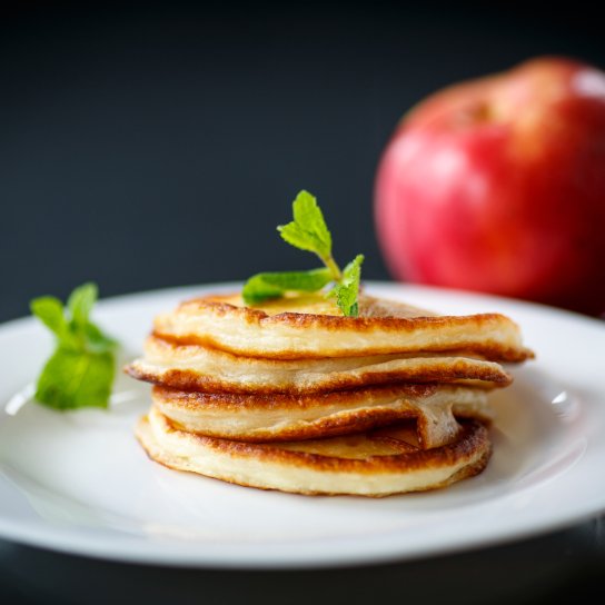 Оладки з яблуками