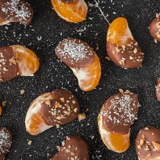 Мандарини в шоколаді з горіхами