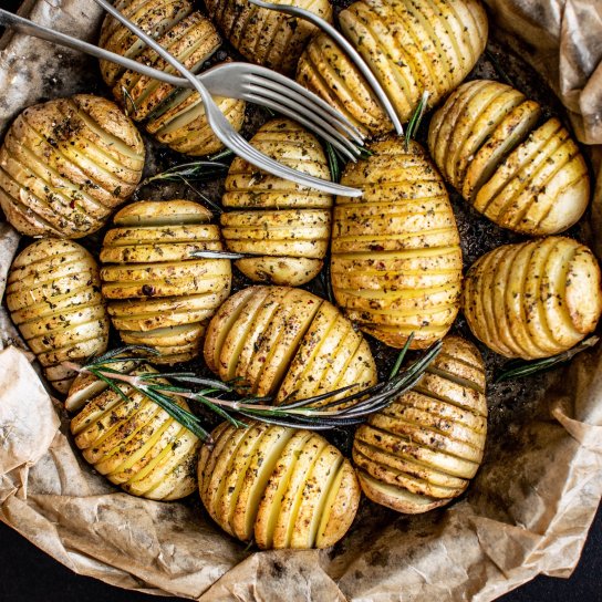 картофель на столе