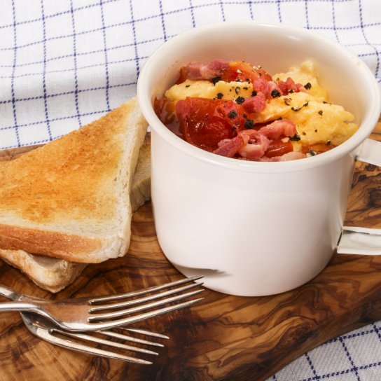 Омлет у чашці